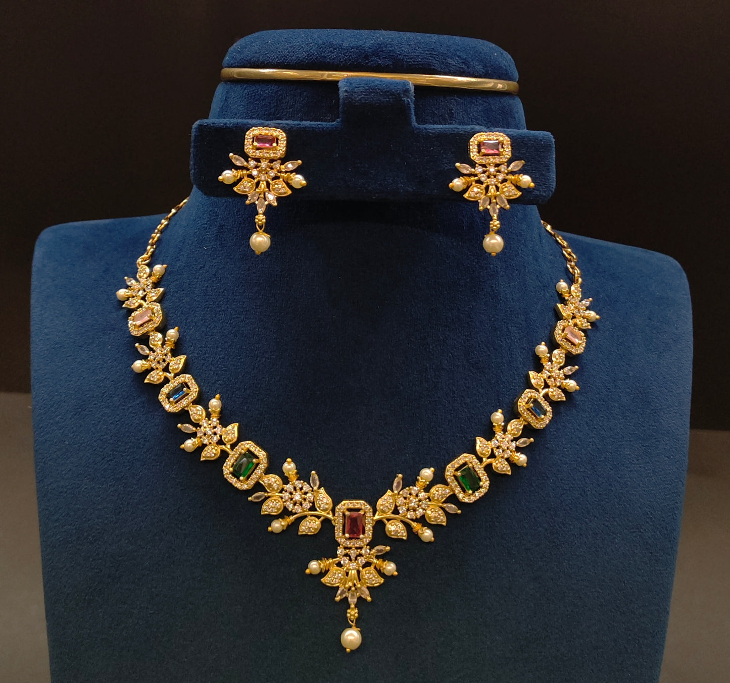 SIMPLE NECKSET