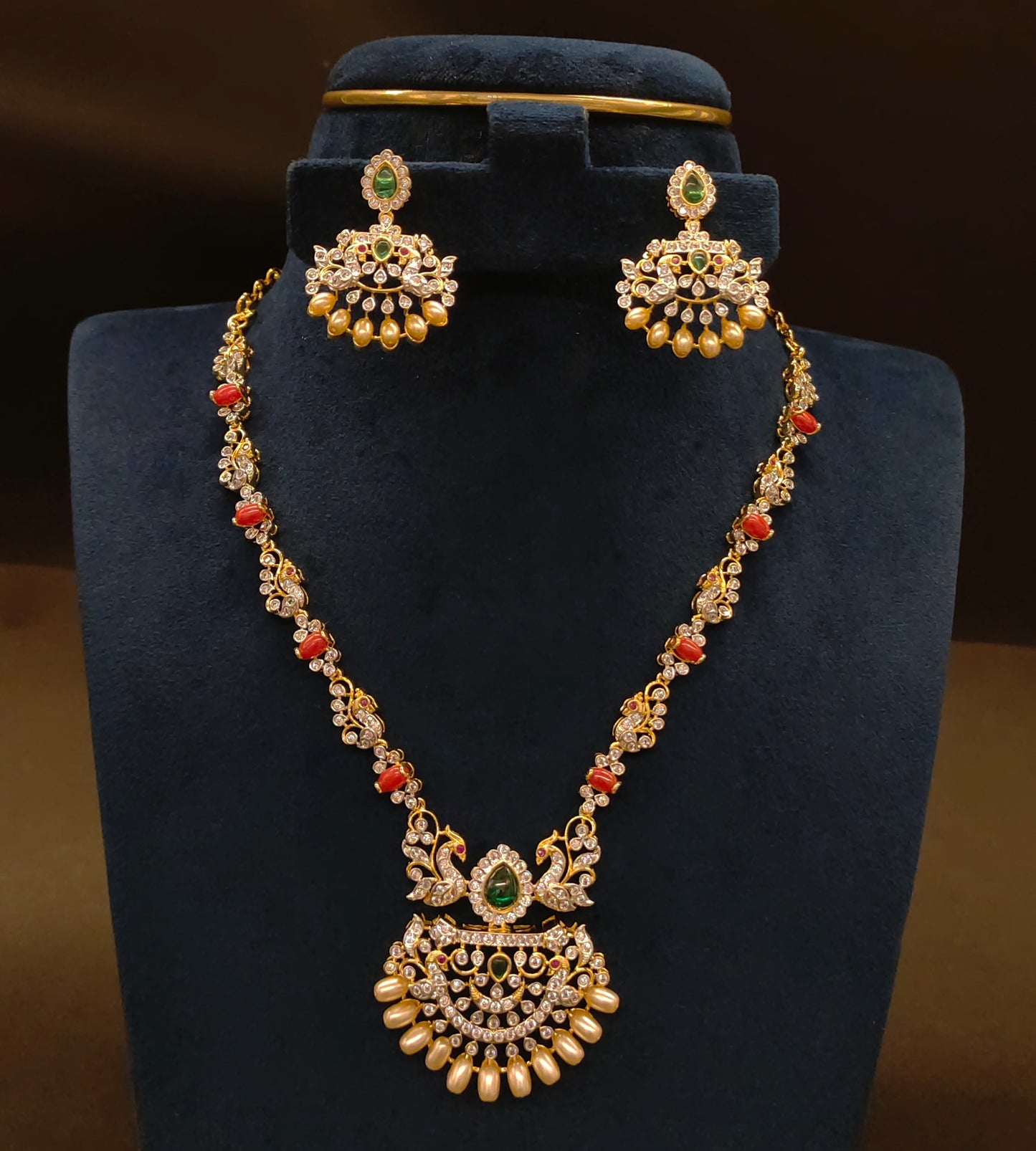 DIAMOND CORAL NECKSET