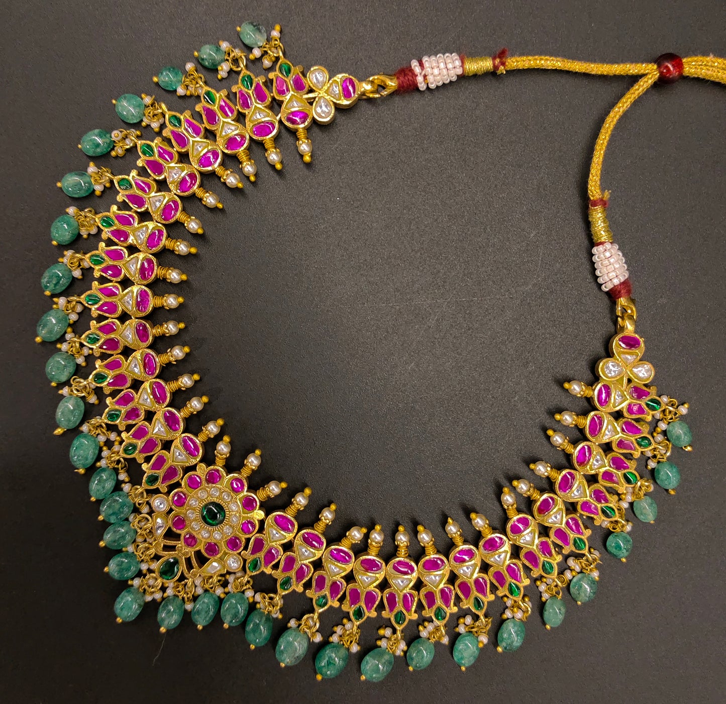JADAU NECKLACE WITH FLOWER DESIGN