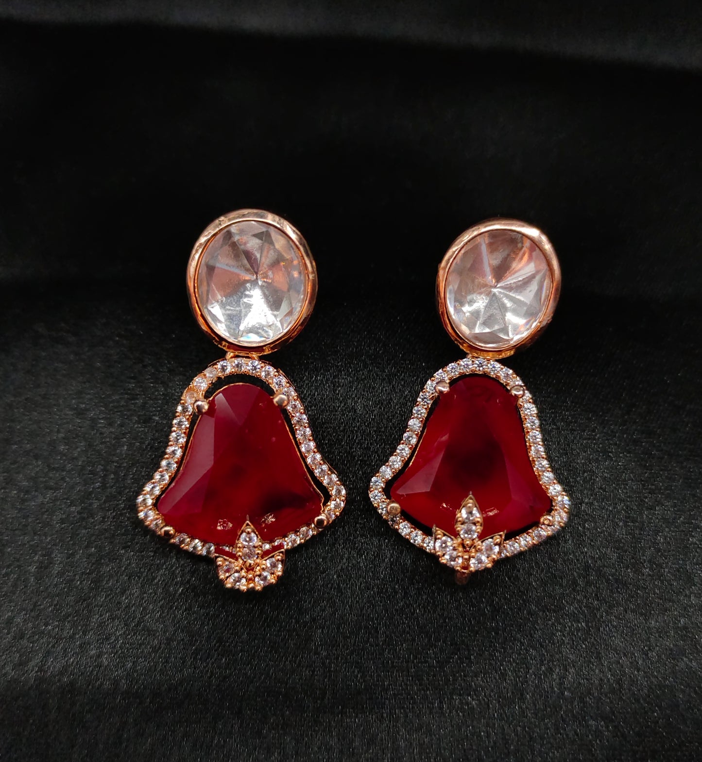 SIMPLE MOISSANITE EARINGS