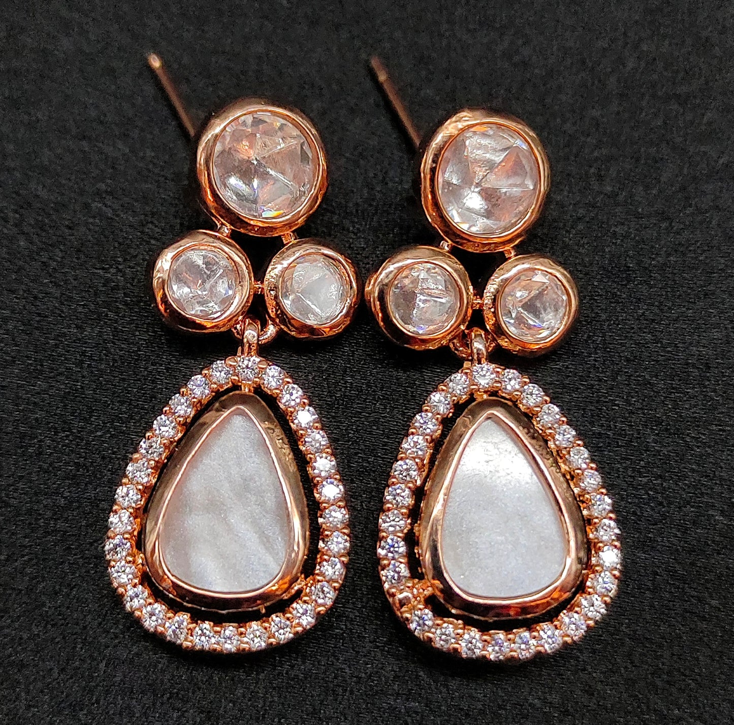 SIMPLE MOISSANITE EARINGS