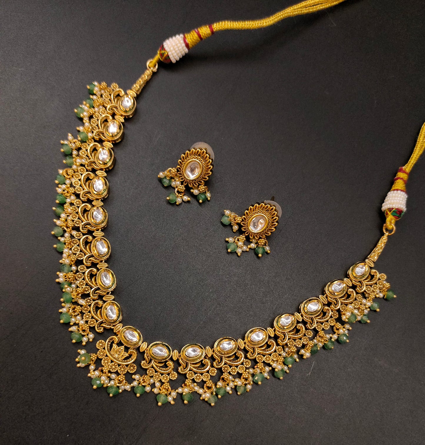 SIMPLE NECKSET