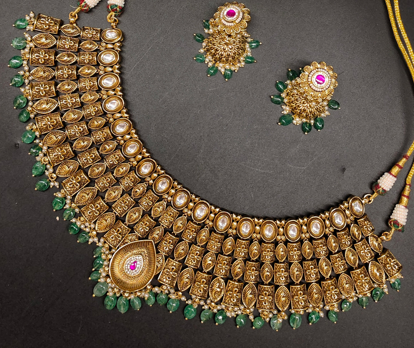 ANTIK NAKSHI CHOCKER