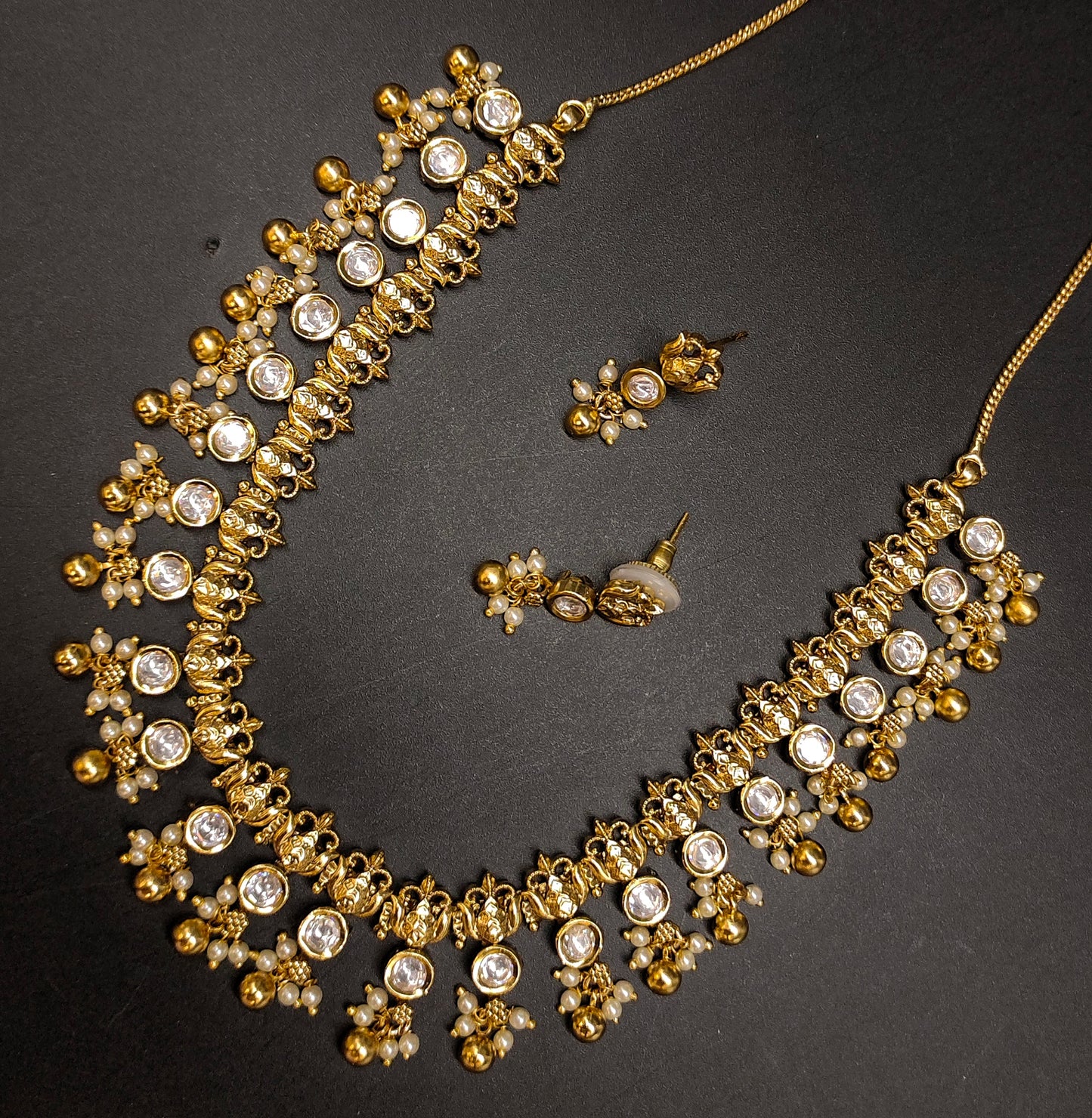 NAKSHI MOISSANITE NECKLACE