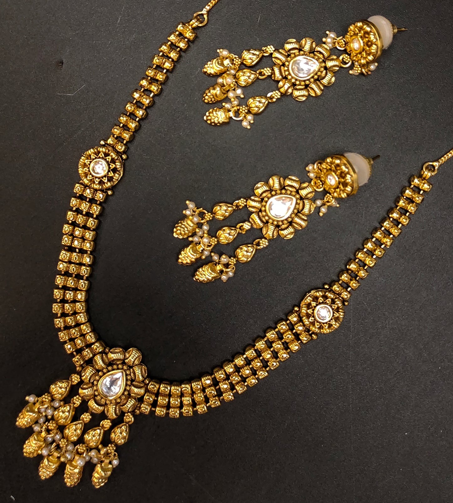 SIMPLE NECKLACE