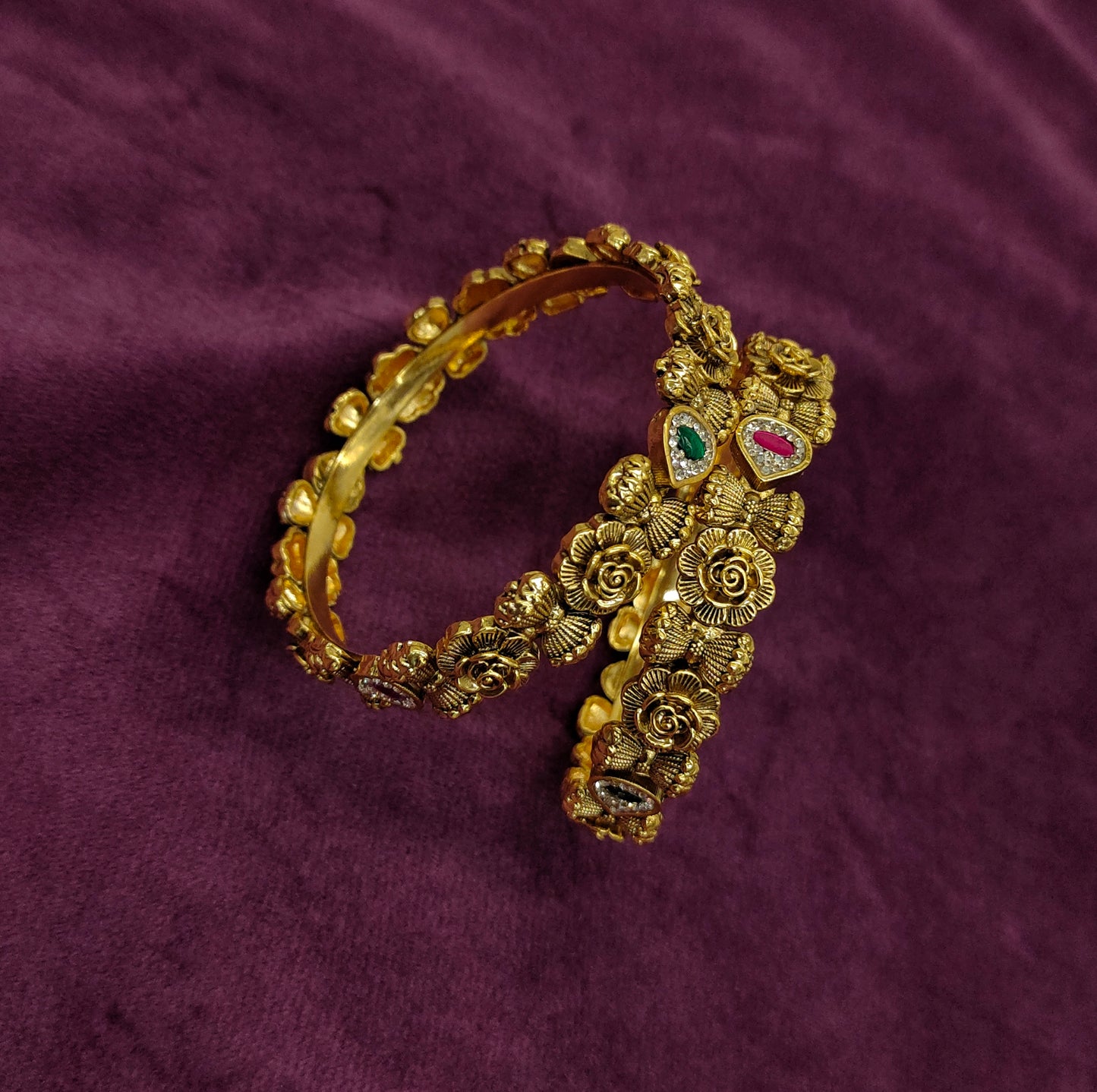 ANTIK BANGLES