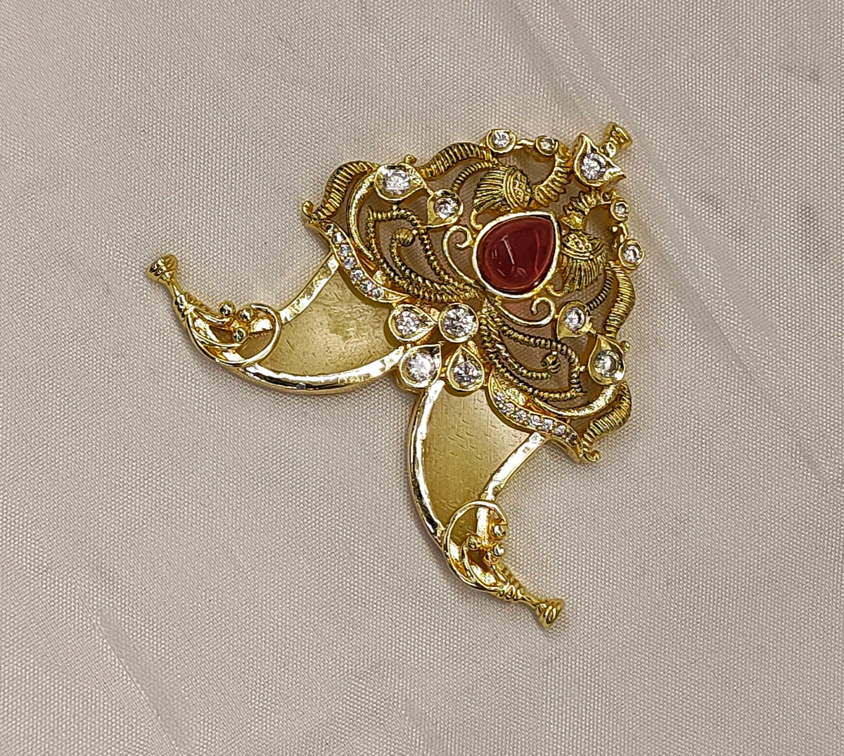 PULIGORU LOCKET