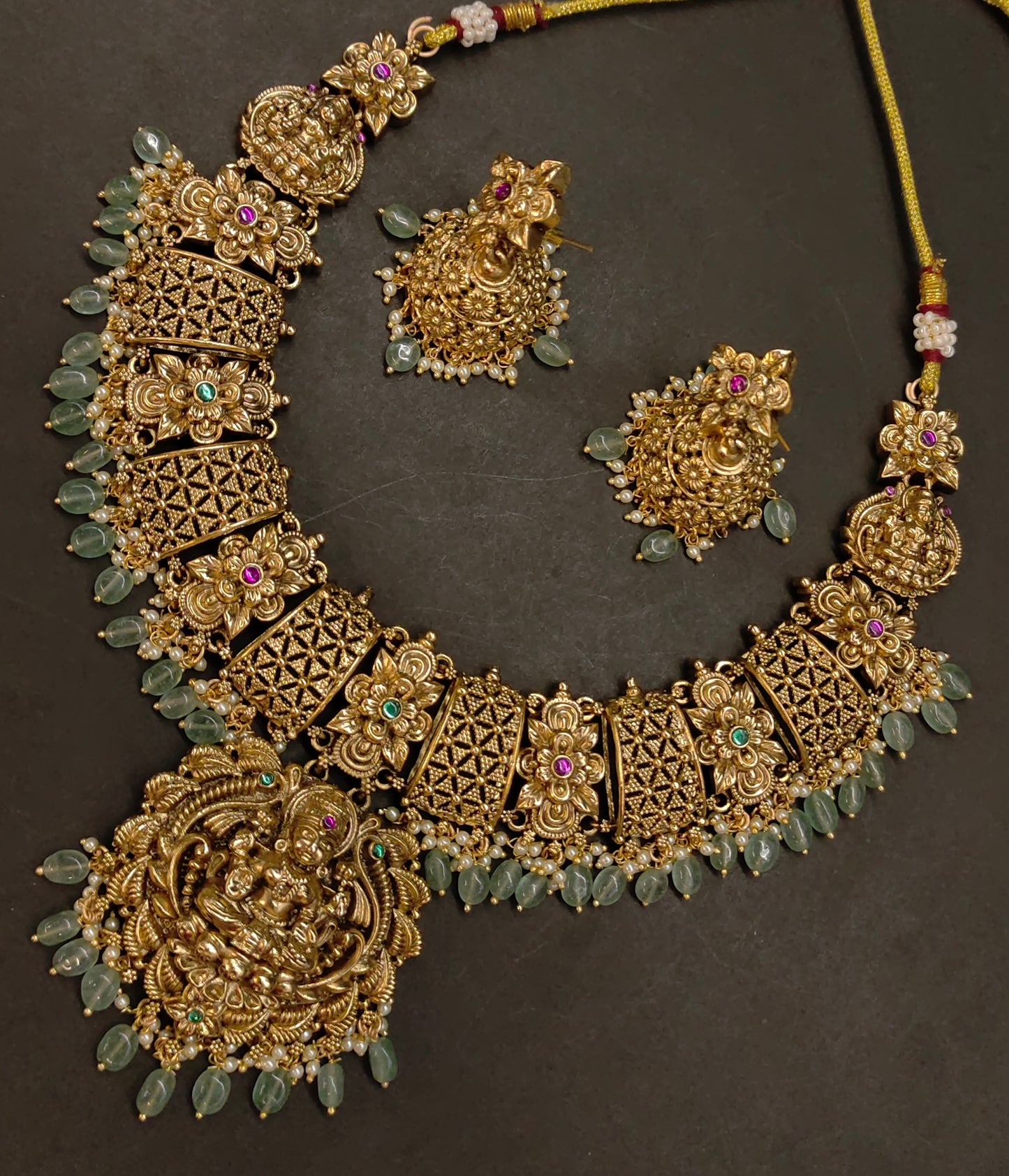 SHORT NAKSHI NECKSET