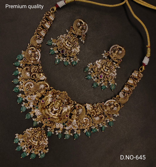 SHORT NAKSHI NECK SET
