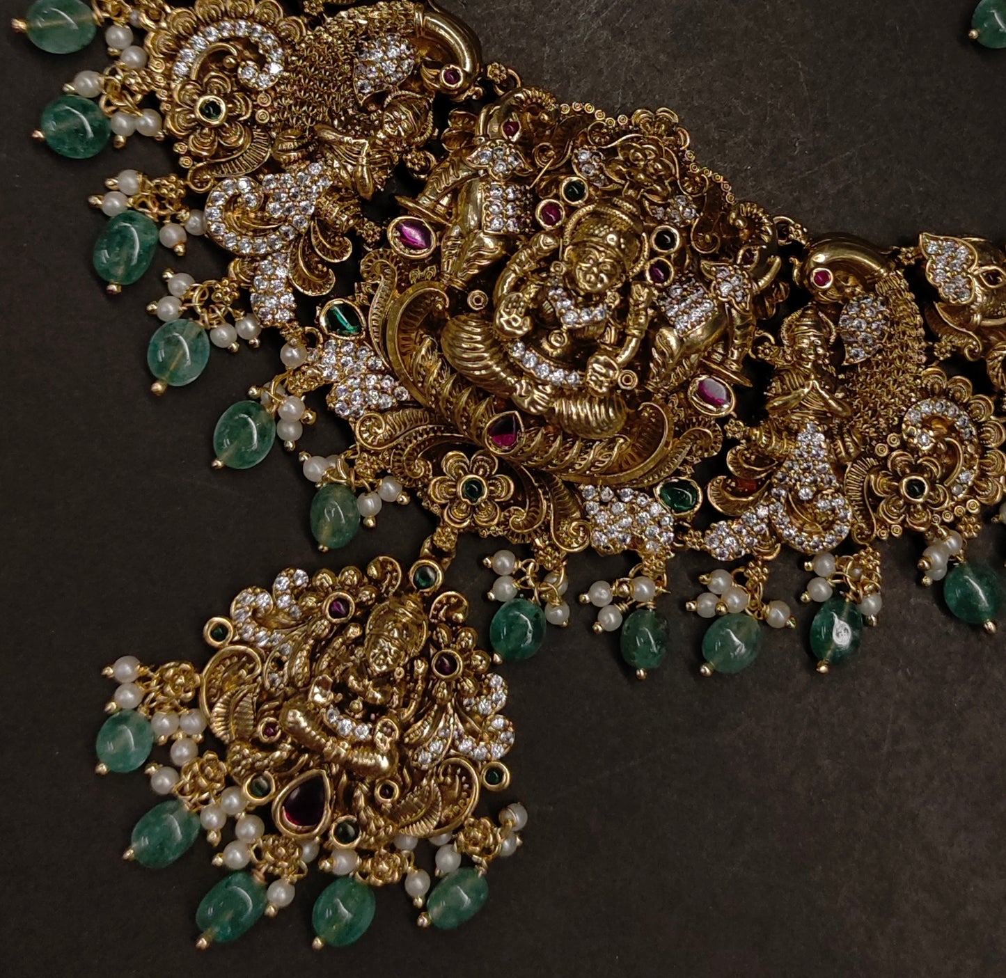 SHORT NAKSHI NECK SET