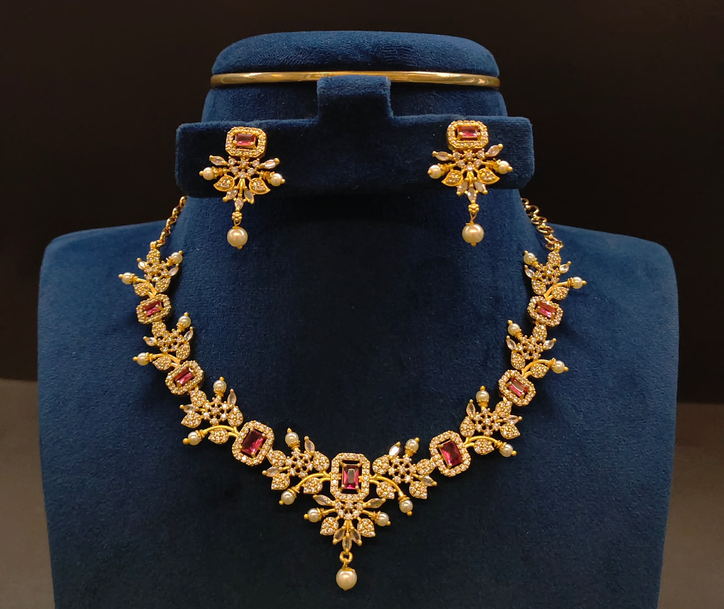 SIMPLE NECKSET