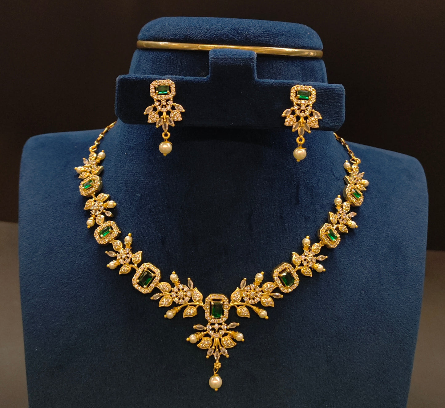 SIMPLE NECKSET