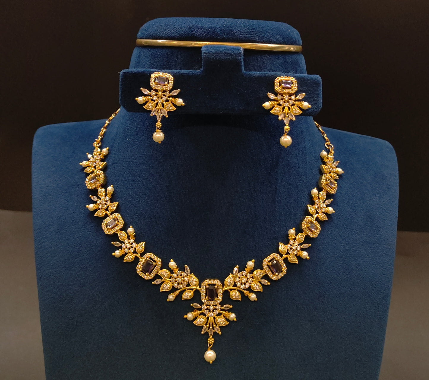 SIMPLE NECKSET