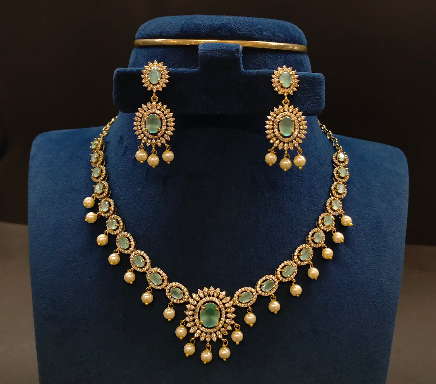 SIMPLE NECKSET