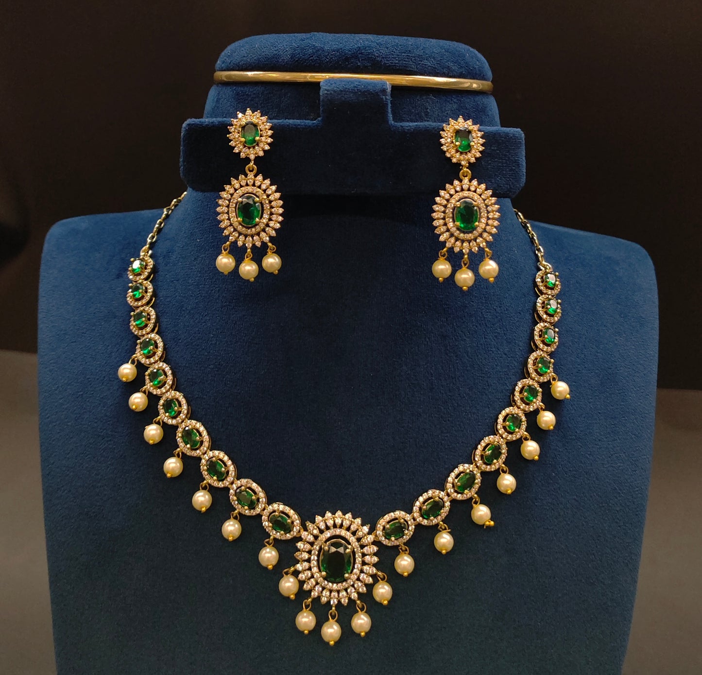 SIMPLE NECKSET
