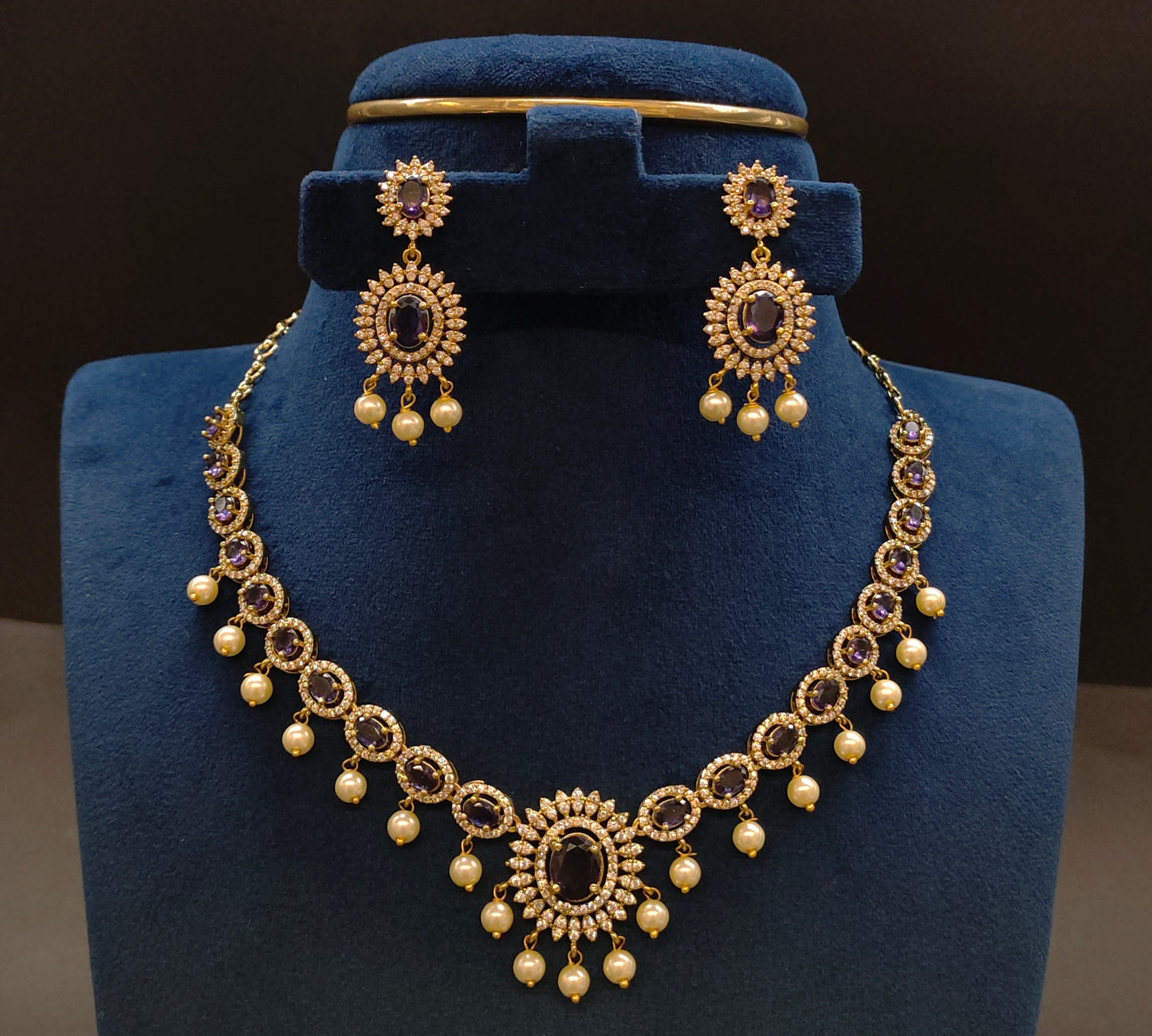 SIMPLE NECKSET