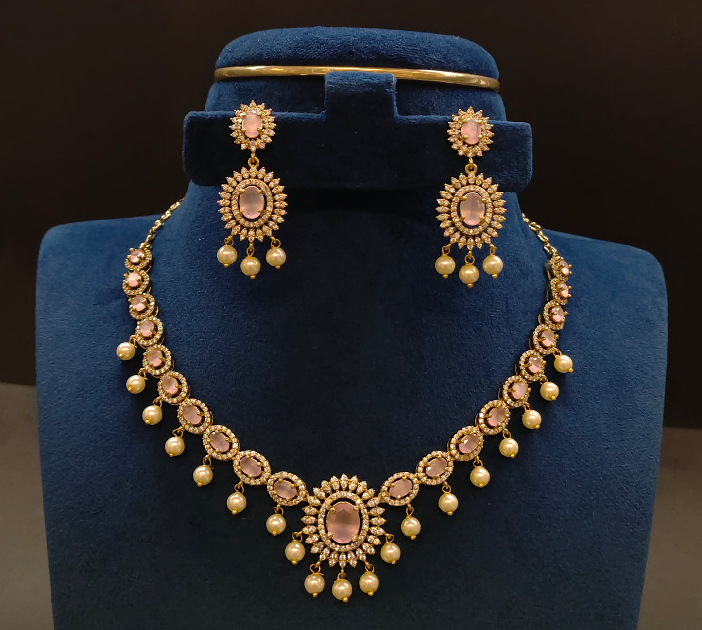 SIMPLE NECKSET