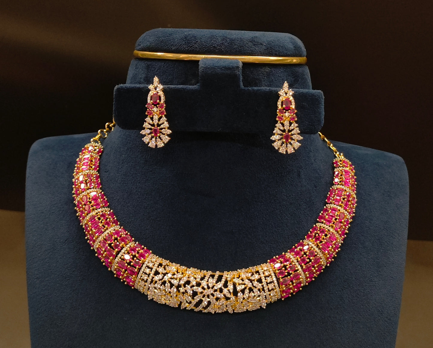 SIMPLE NECKSET