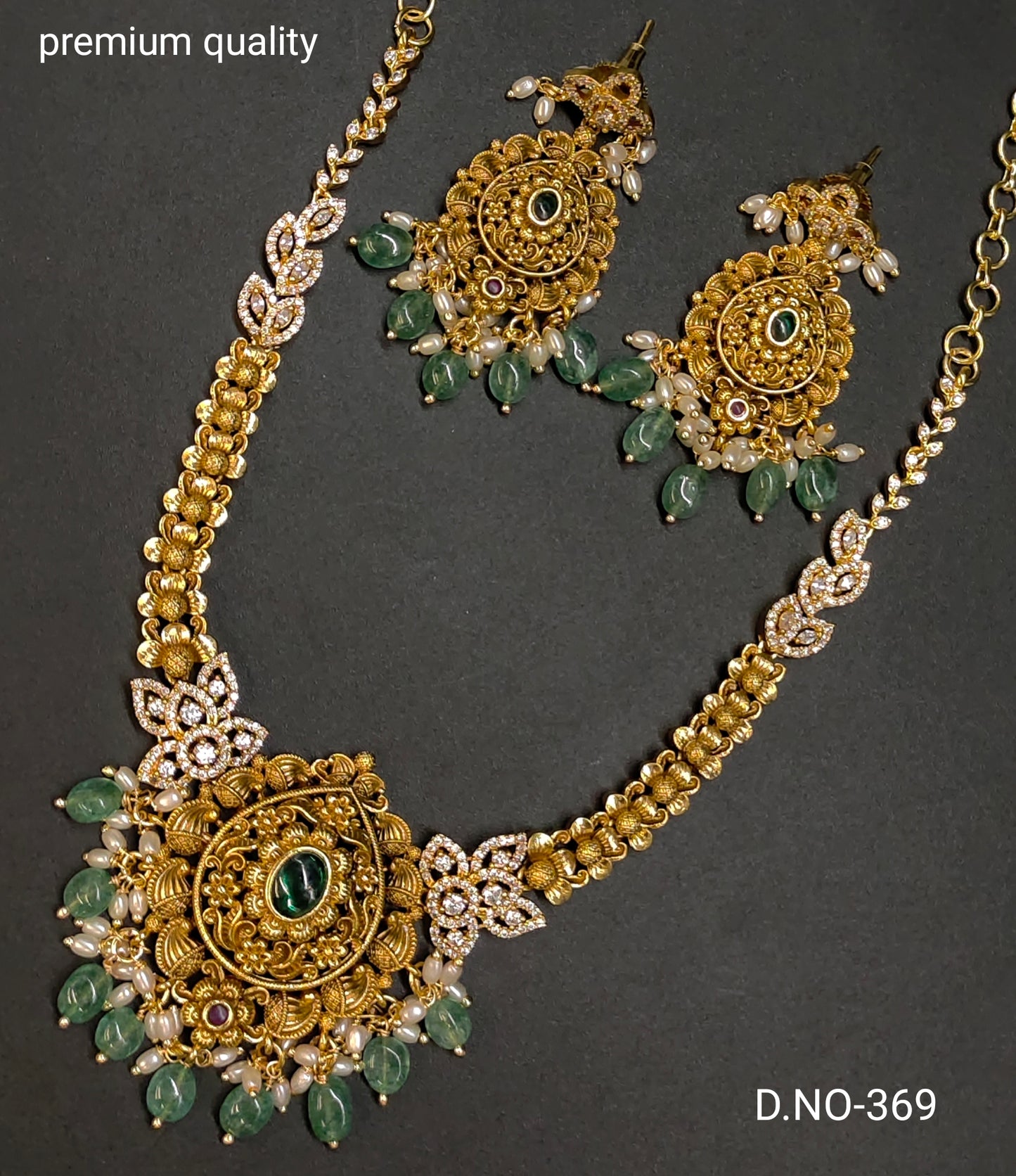 SIMPLE NECKSET WITH FLOWER DESIGN