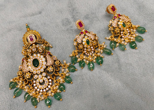 LOCKET WITH EARINGS