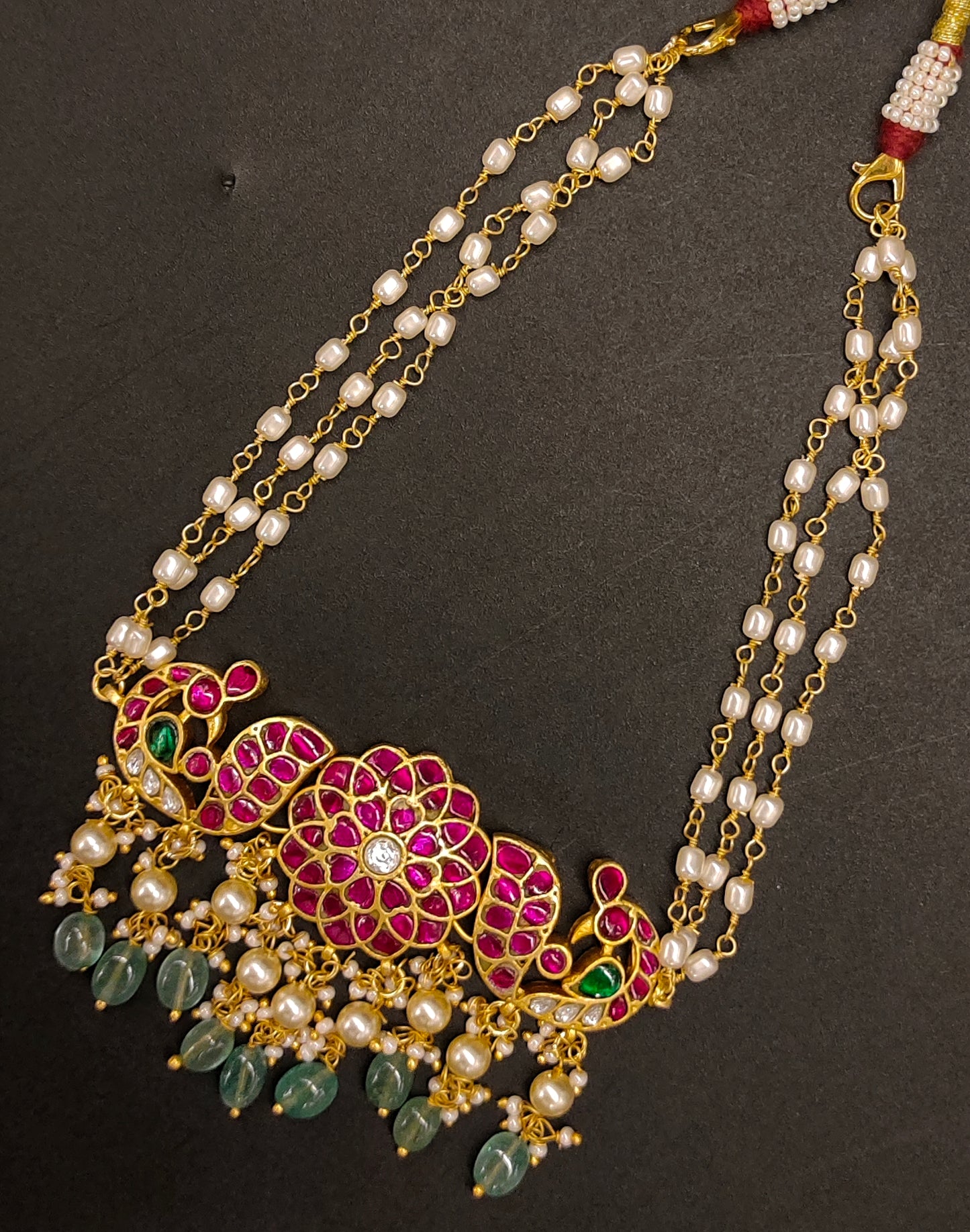 JADAU CHOCKER WITH SIDE PEACOCKS