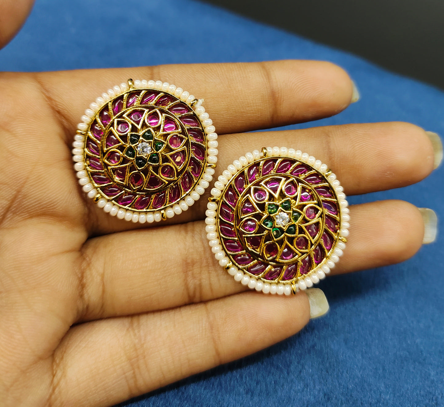 JADAU KEMPU STUDS WITH FLOWER DESIGN