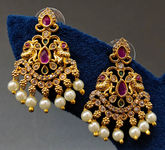 SIMPLE EARINGS