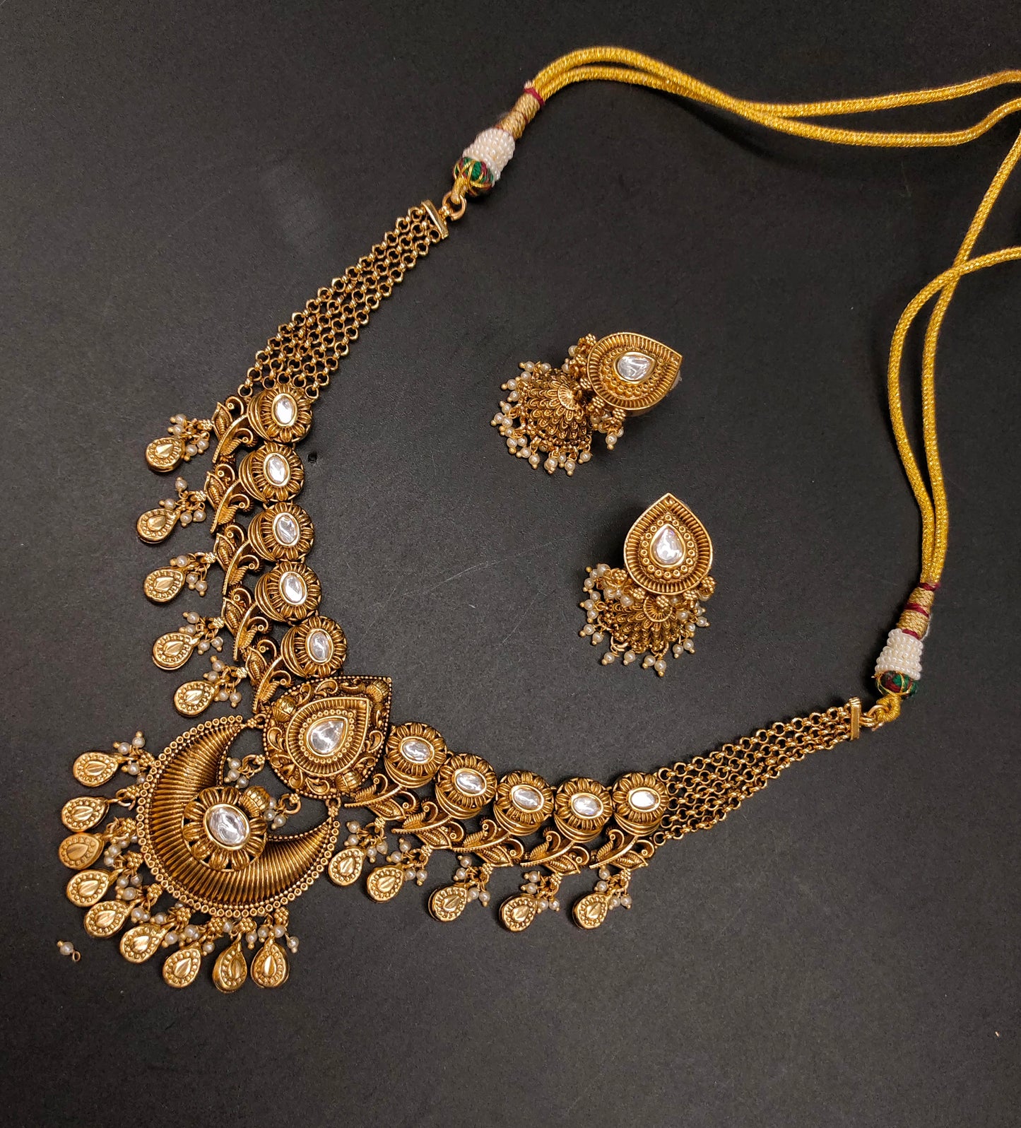 ANTIK NECKSET