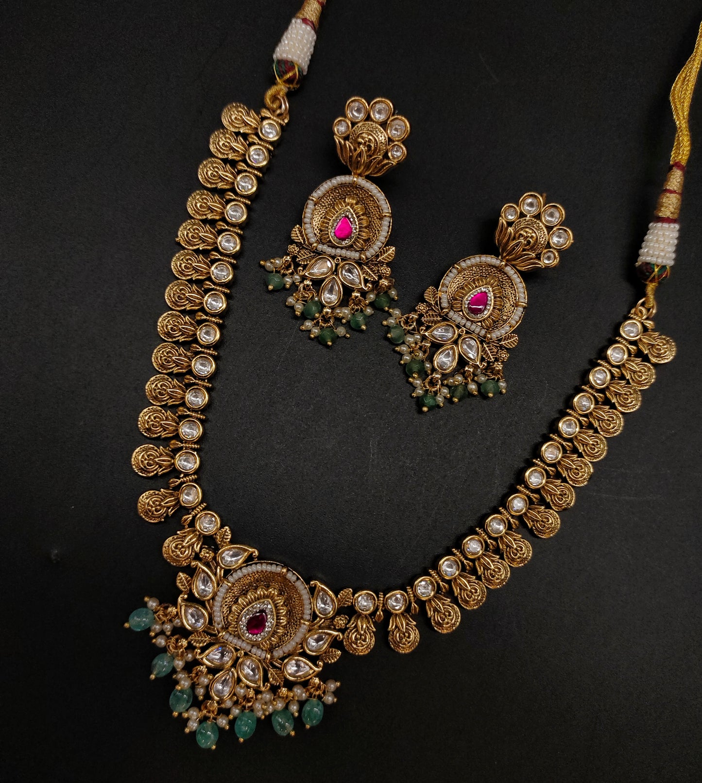 ANTIK NECKSET WITH FLOWER DESIGN