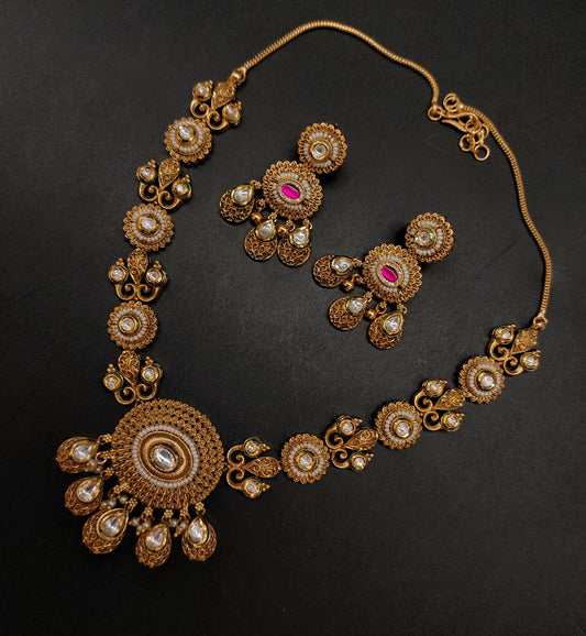 ANTIK NECKSET