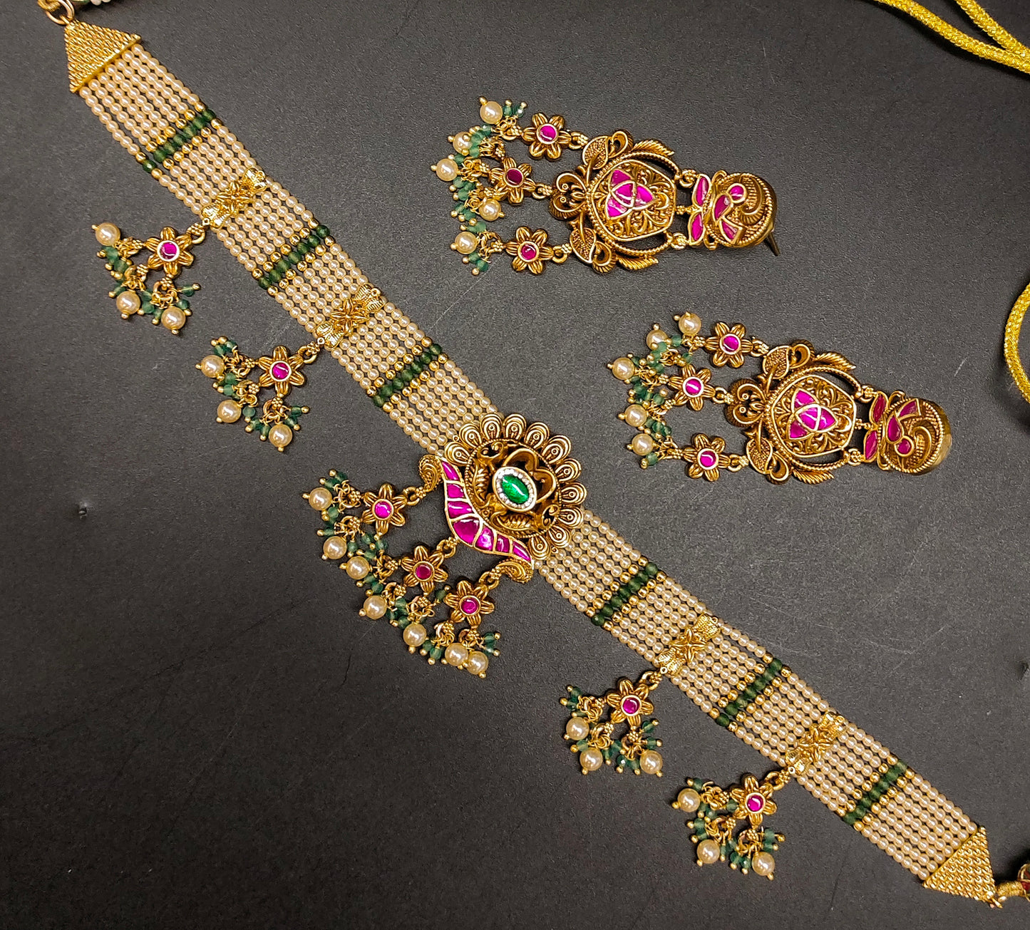 MOTI CHOCKER WITH GREEN BEADS