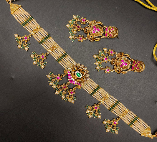 MOTI CHOCKER WITH GREEN BEADS