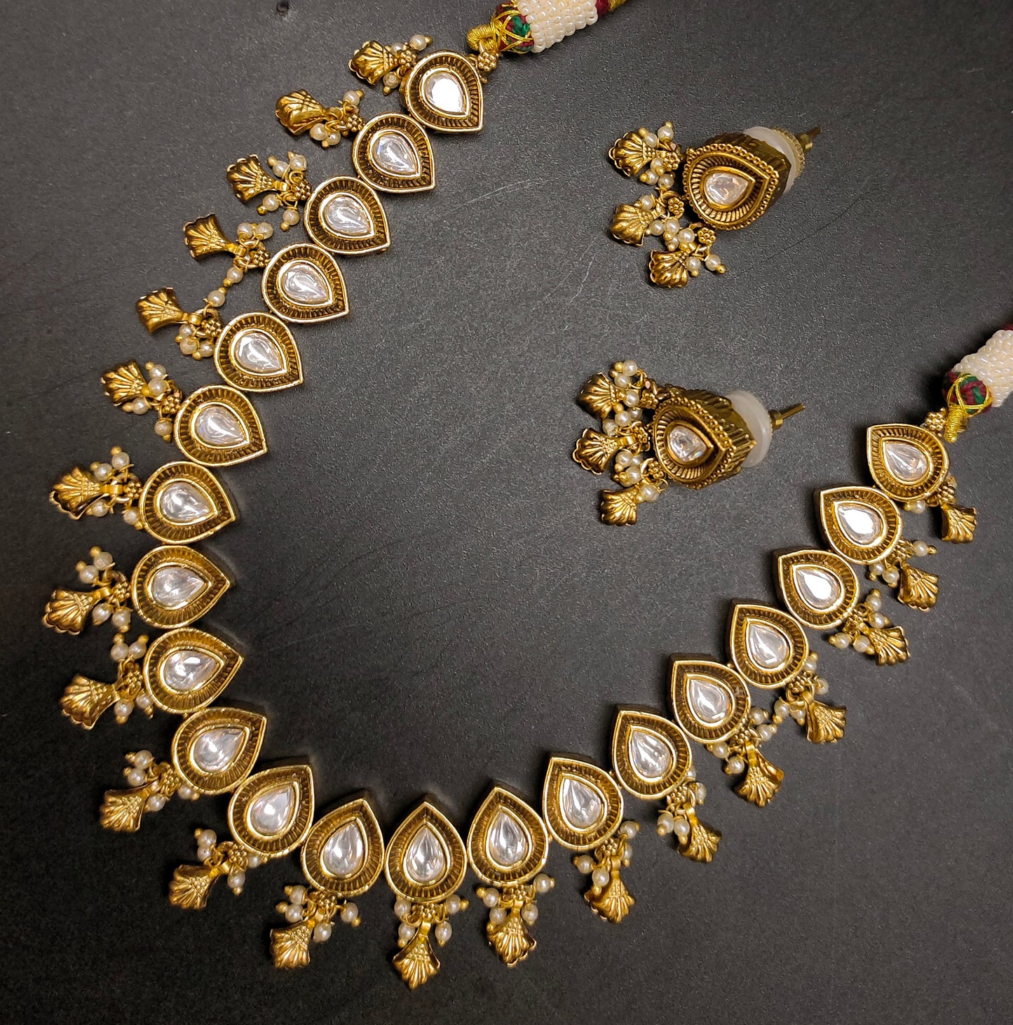 SIMPLE NECKSET