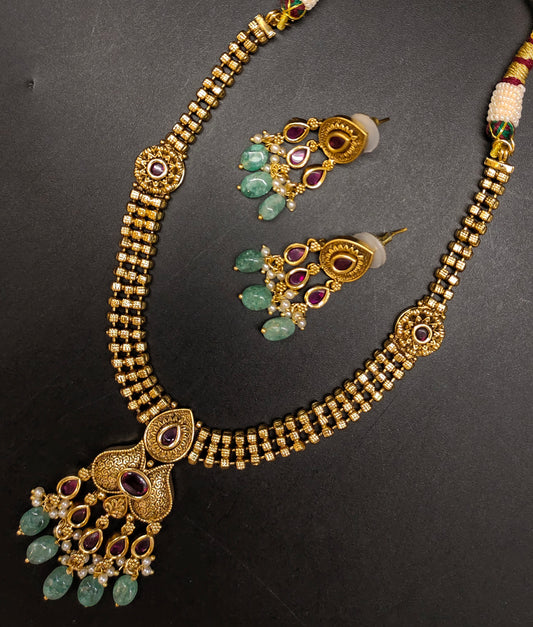 ANTIK NECKLACE