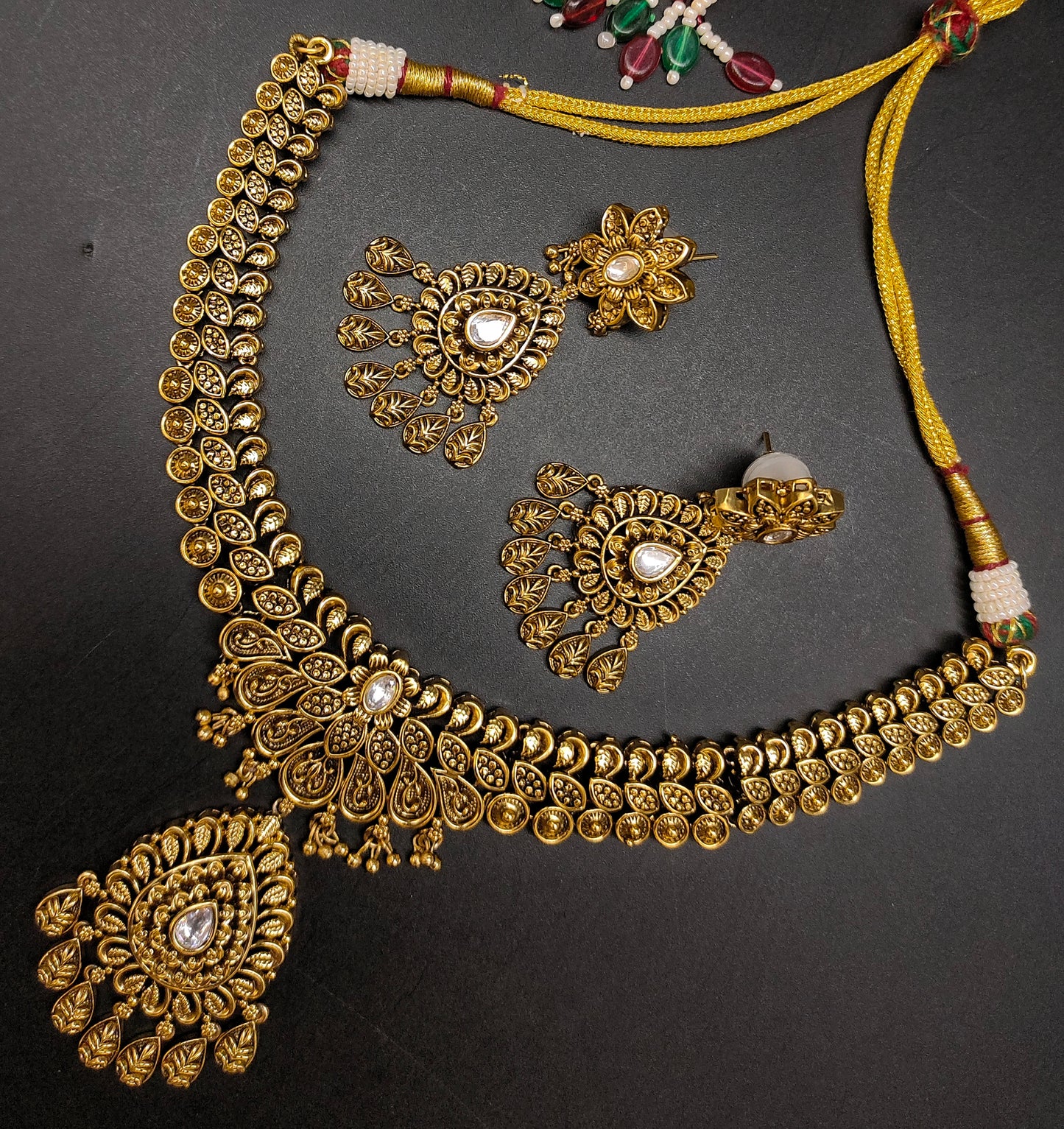 ANTIK NECKSET