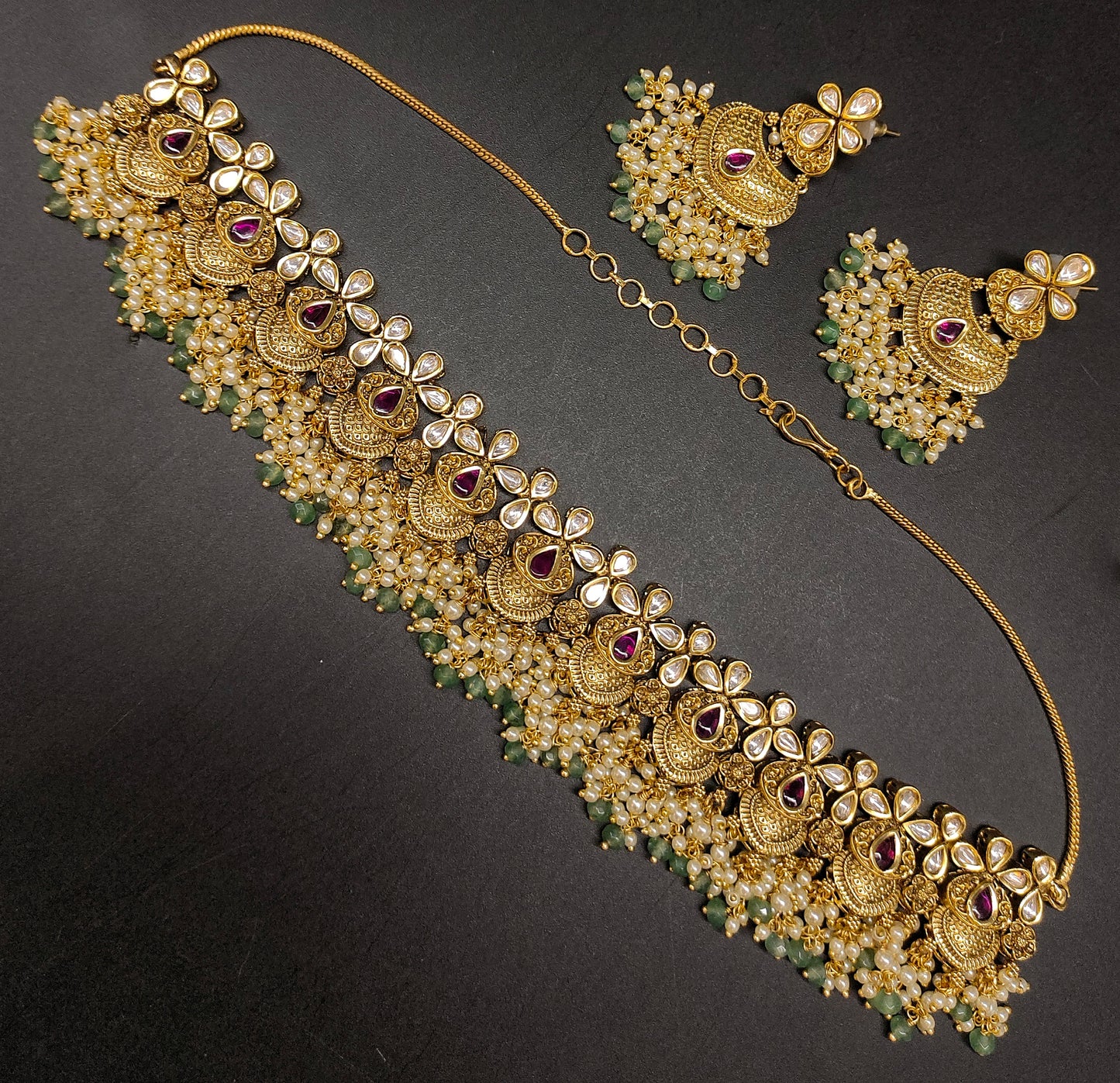 ANTIK CHOCKER