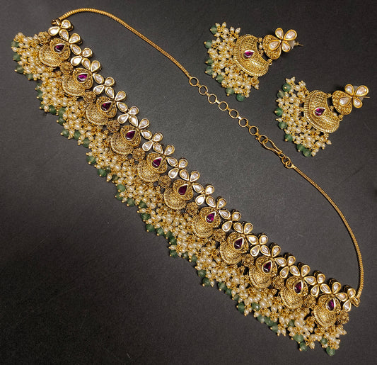 ANTIK CHOCKER