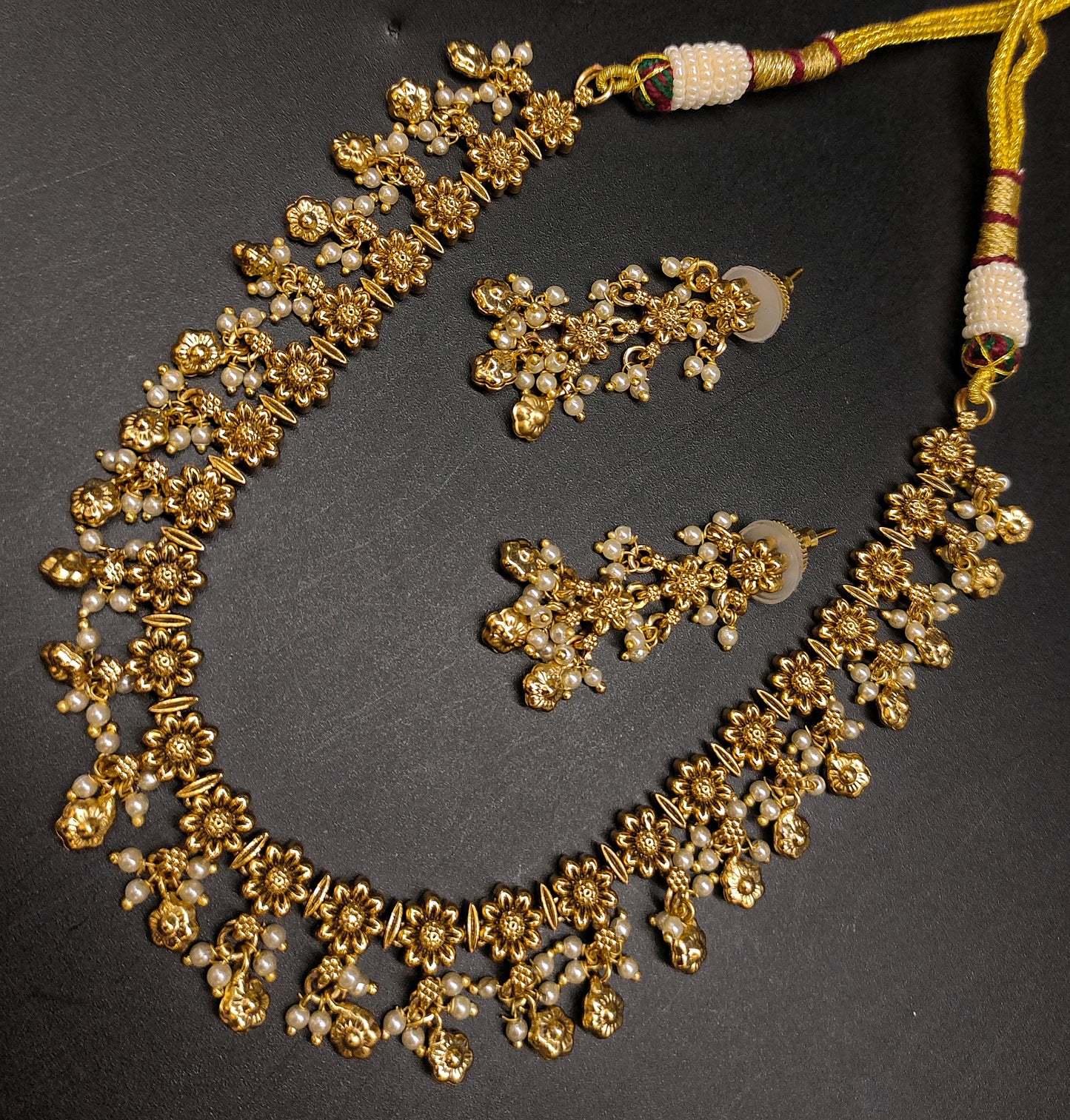 ANTIK FLOWER NECKLACE