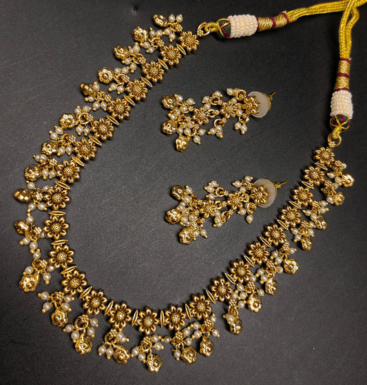 ANTIK FLOWER NECKLACE