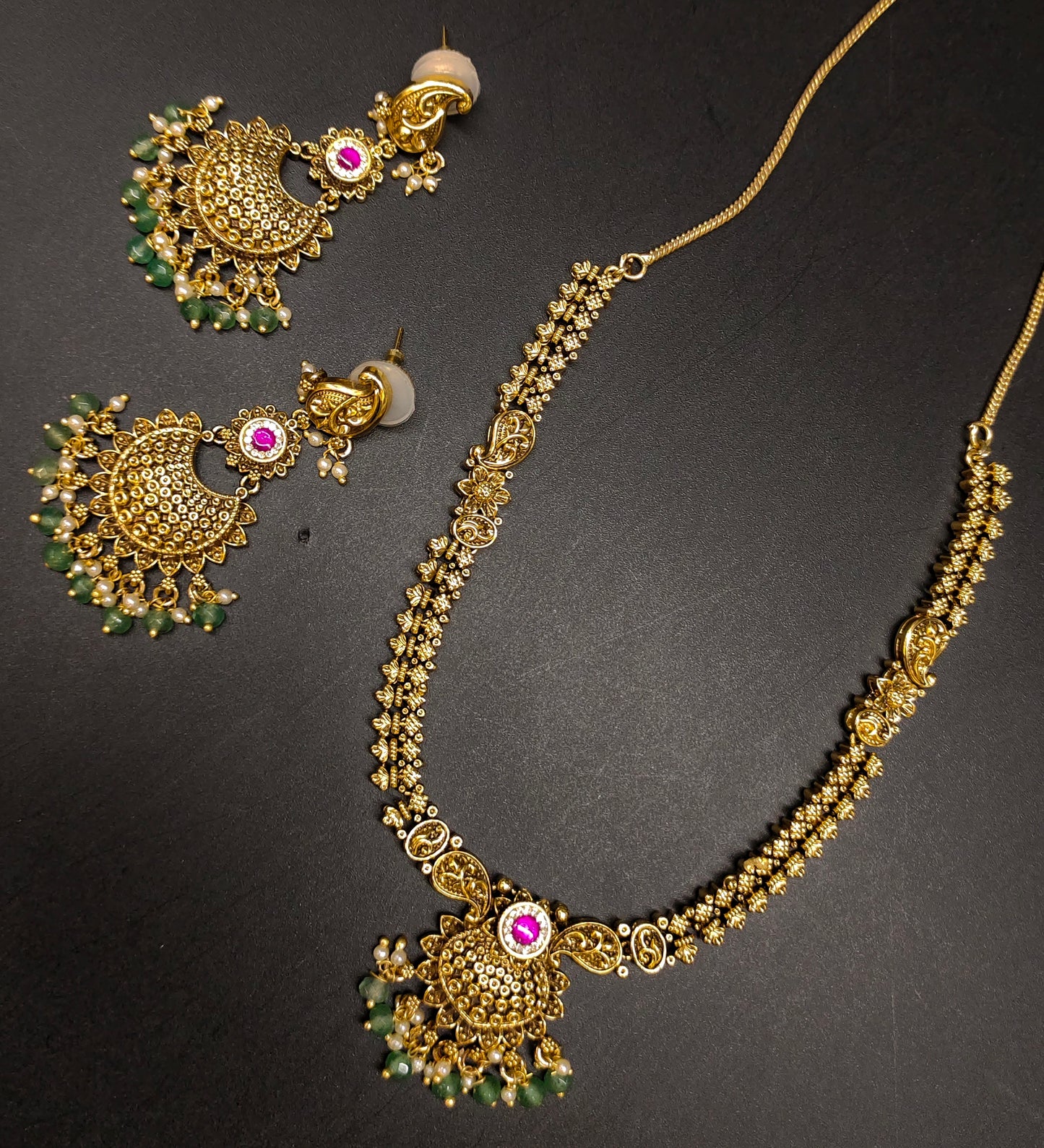 ANTIK NECKLACE