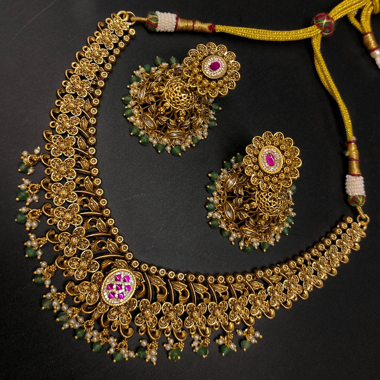 ANTIK NECKSET