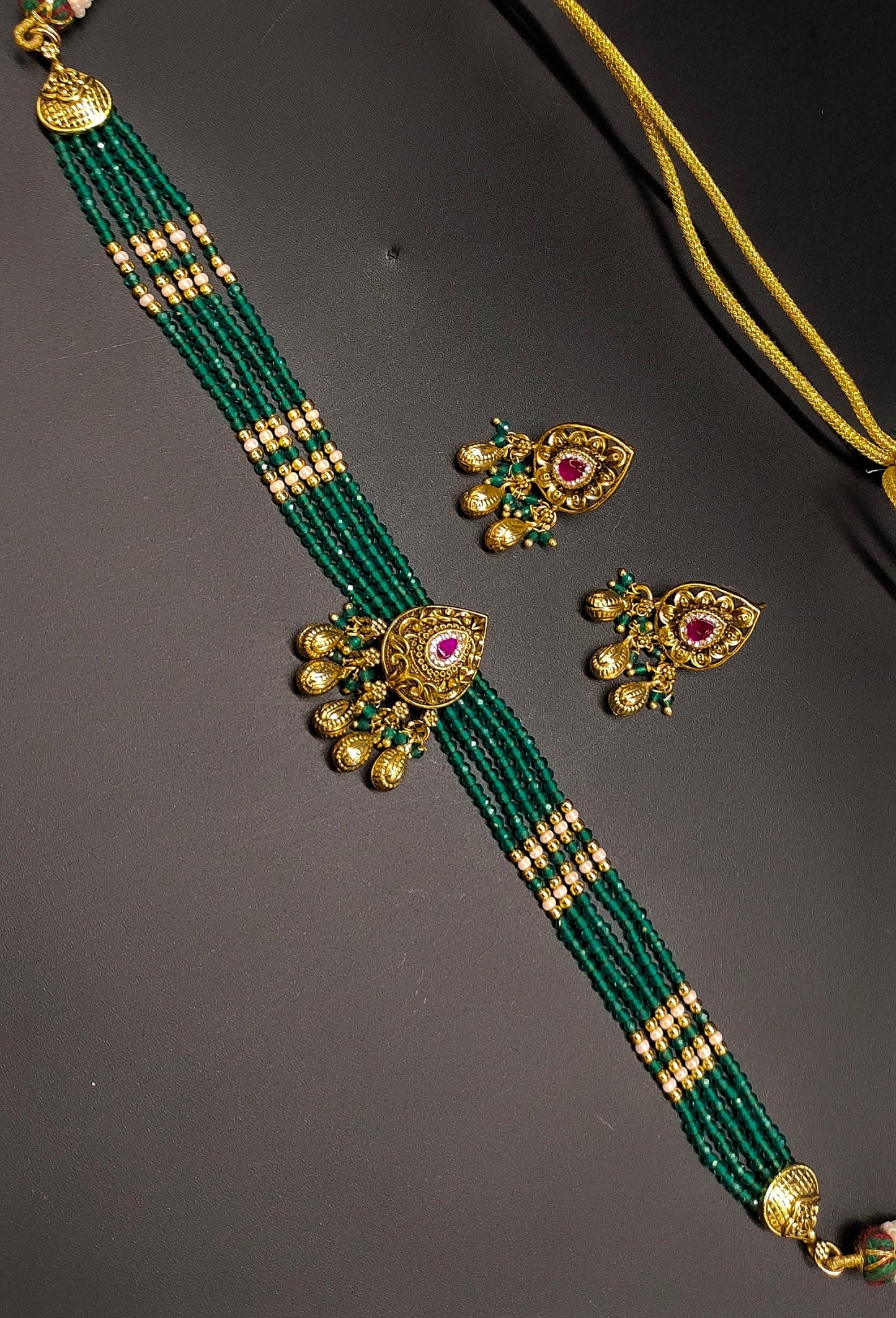 BEADS CHOCKER