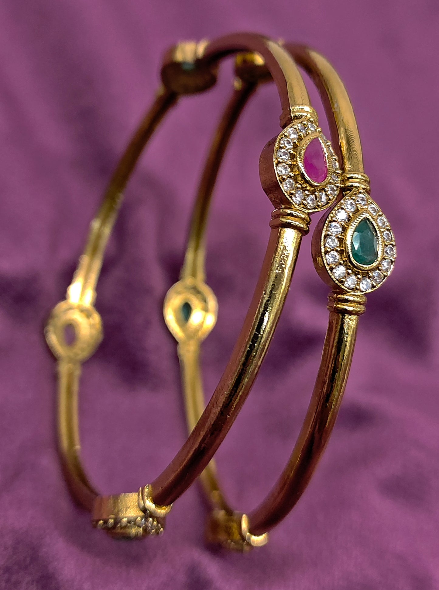 BANGLES