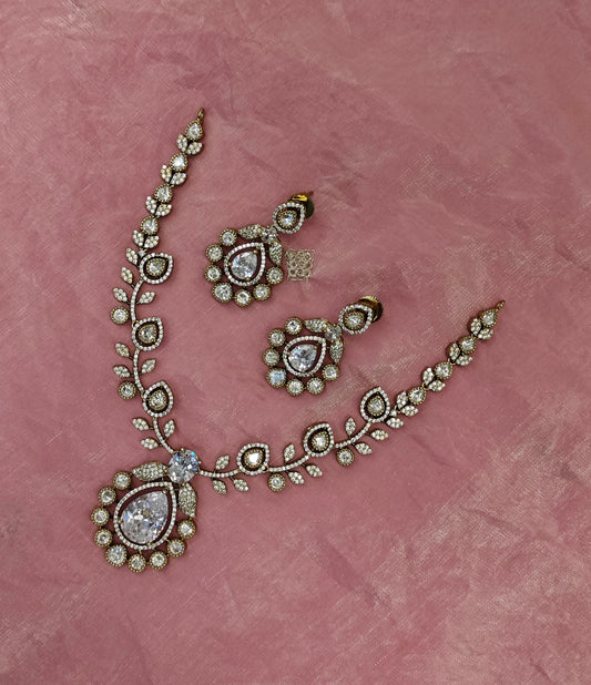 VICTORIAN MOISSANITE NECKSET