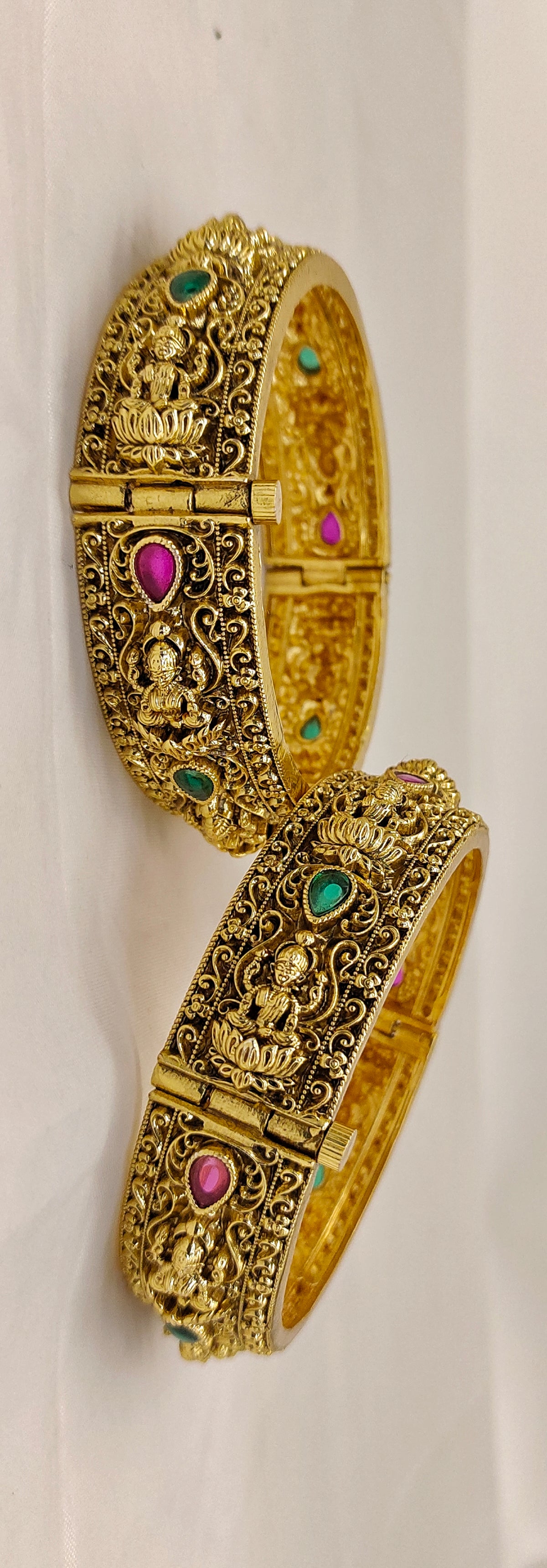 NAKSHI SCREW BANGLES