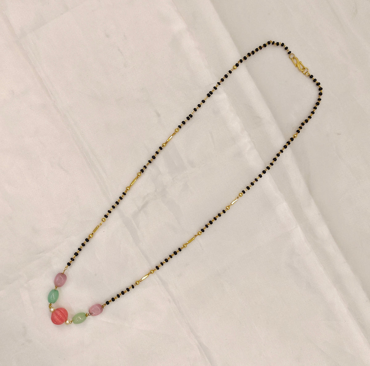 BLACK BEADS SHORT
