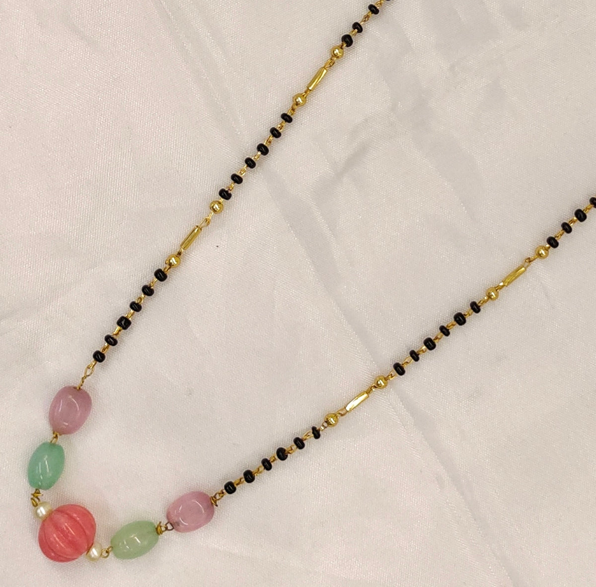 BLACK BEADS SHORT