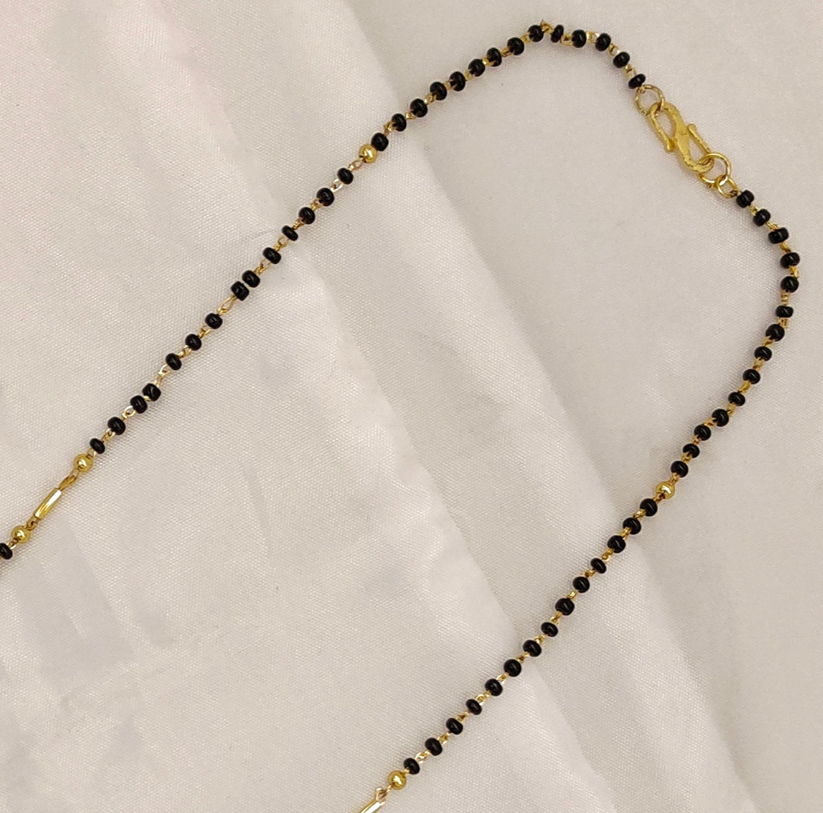 BLACK BEADS SHORT