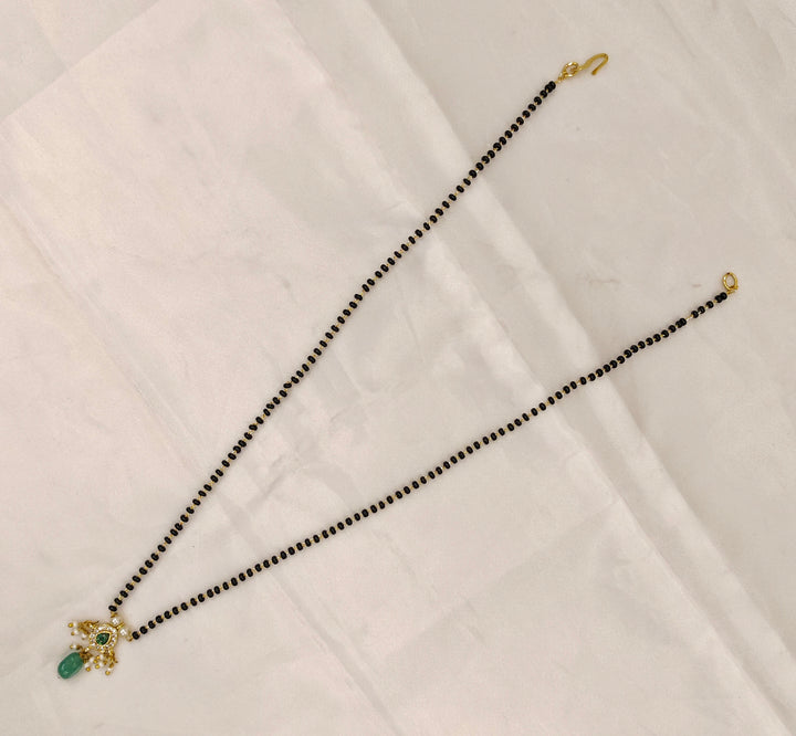 BLACK BEADS SHORT