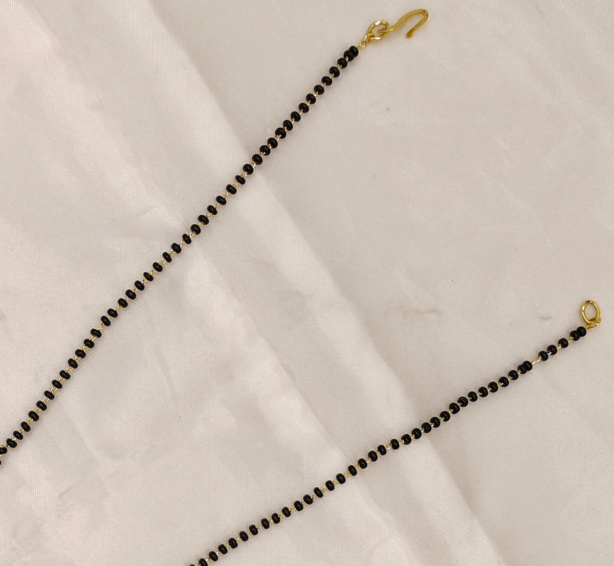 BLACK BEADS SHORT